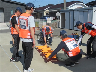 組み立て式簡易担架の点検
