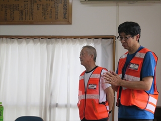 自主防災組織を牽引する、小林本部長(区長)と根新田防災士会中根会長(右)